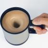 Selbst umrührende Tasse